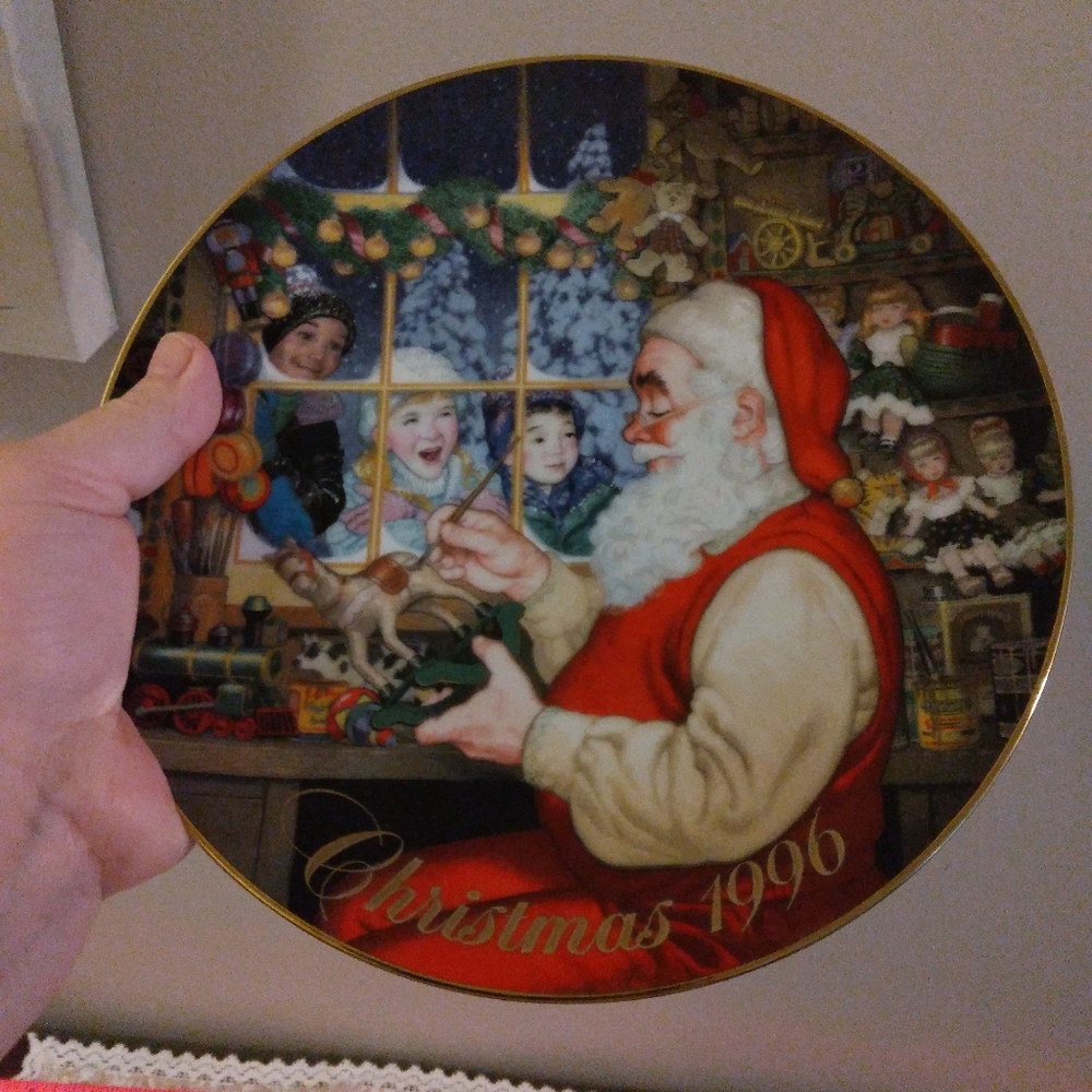 Avon Collectors 1996 Christmas Plate
